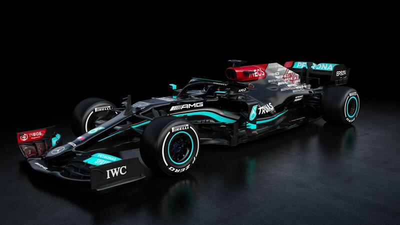 Formula 1: Mercedes, tolti i veli alla W12 E Performance