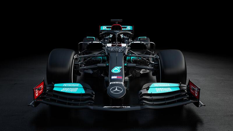 Formula 1: Mercedes, tolti i veli alla W12 E Performance