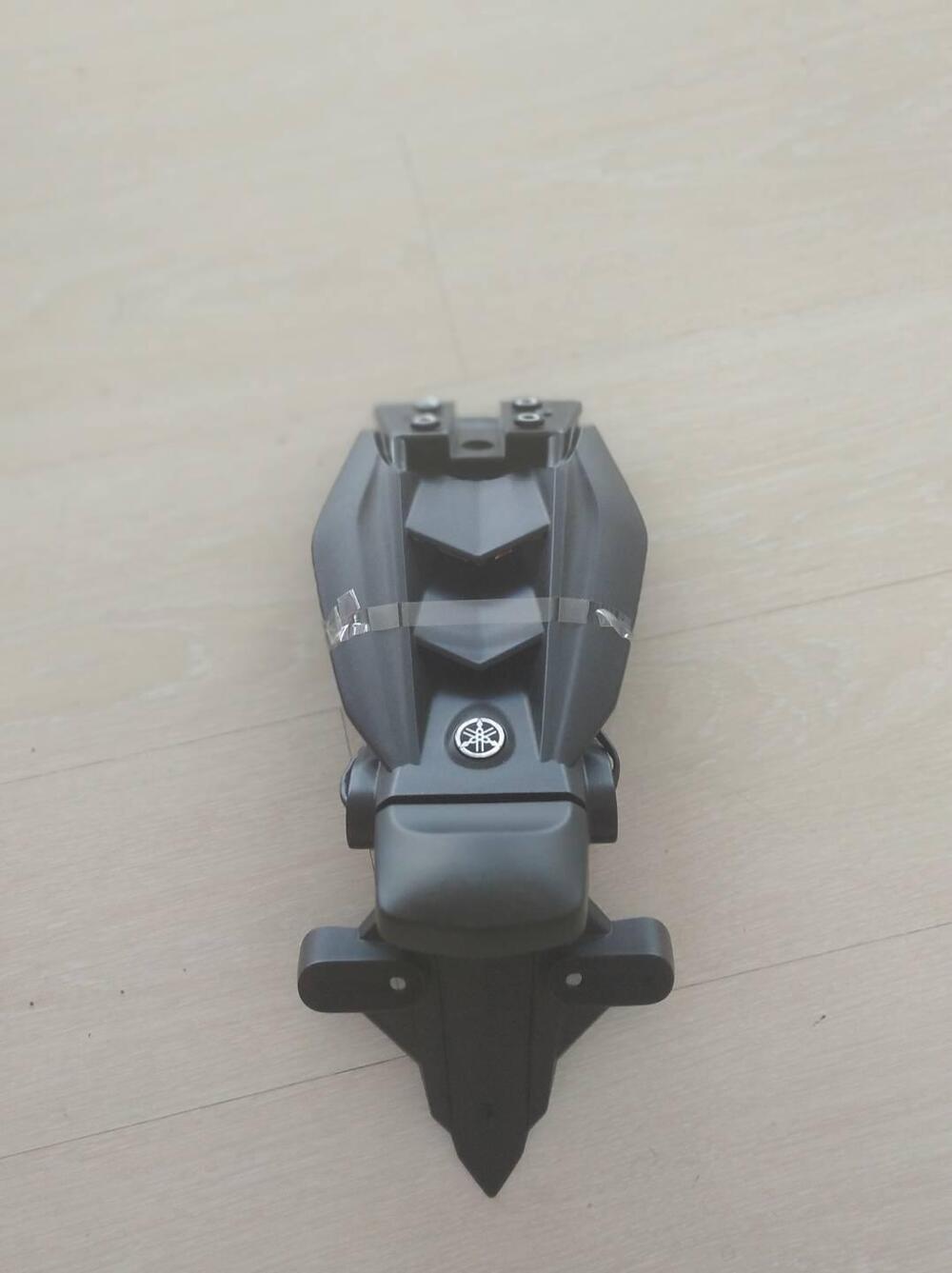 PORTATARGA COMPLETO DI LUCE TARGA YAMAHA XJ6/XJ6 S