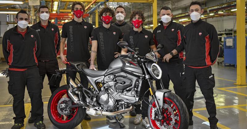 Nuovo Ducati Monster 2021: al via la produzione. Con tre padrini d&#039;eccezione