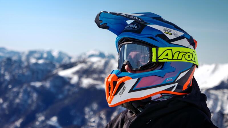 Nuovo casco off-road Airoh Strycker