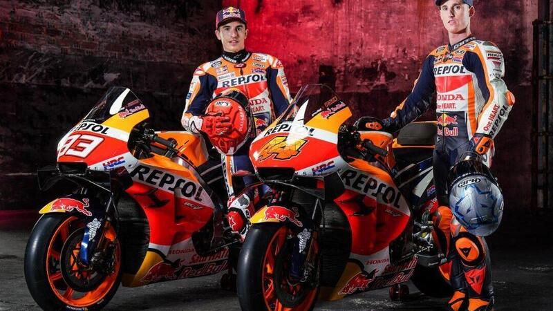 Marc Marquez punzecchia Pol Espargar&ograve;, poi fa un gran regalo a un giovane tifoso