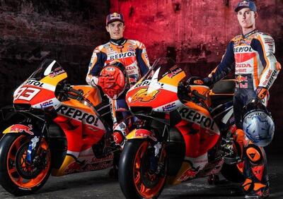 Marc Marquez punzecchia Pol Espargarò, poi fa un gran regalo a un giovane tifoso