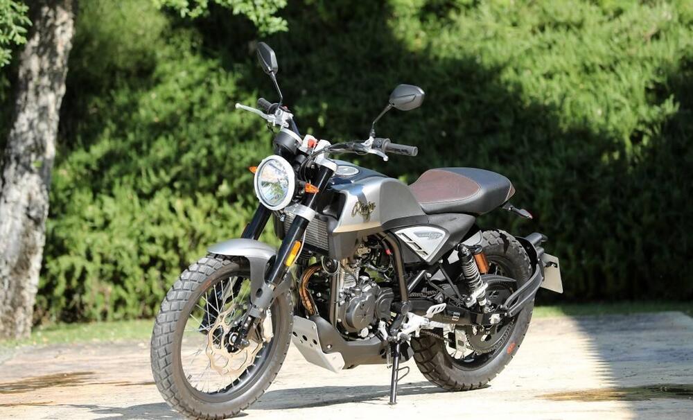 Rieju Century 125 (2020 - 25) (2)