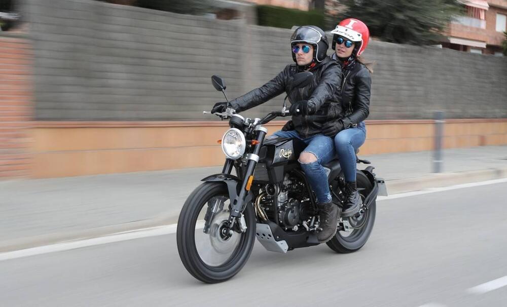 Rieju Century 125 (2020 - 25) (3)