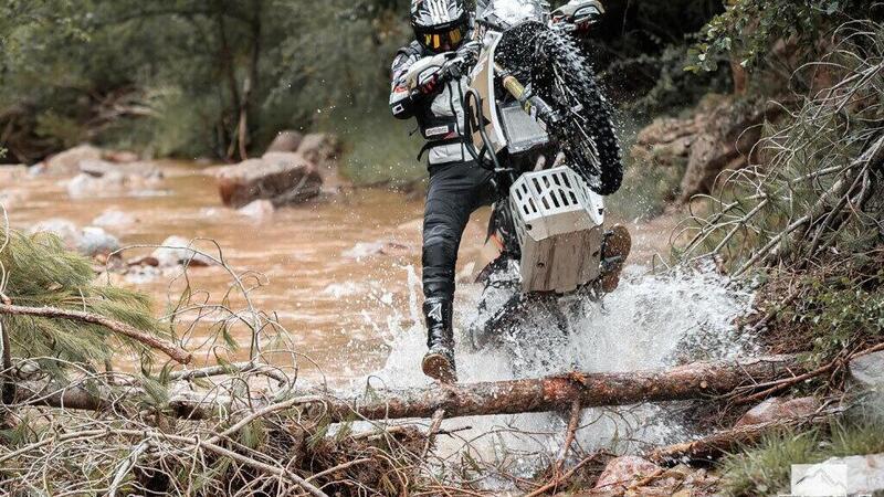 Con una Yamaha Tenere 700 si pu&ograve; fare ogni cosa se ti chiami Pol Tarres [VIDEO VIRALE]