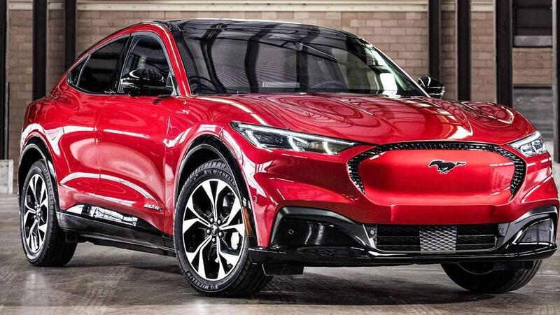 Sorpasso elettrico: la Ford Mustang Mach-E batte nelle vendite il mito a benzina