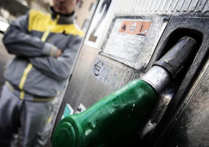 Benzina, prezzi saliti del 13,6% rispetto a maggio 2020. Gasolio a + 13,4%