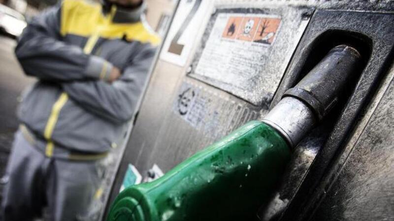 Benzina, prezzi saliti del 13,6% rispetto a maggio 2020. Gasolio a + 13,4%