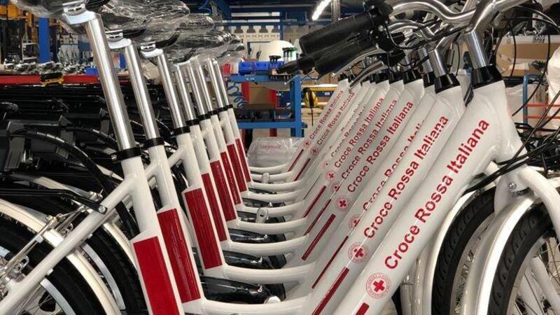 FIVE consegna le prime eBike alla Croce Rossa Italiana