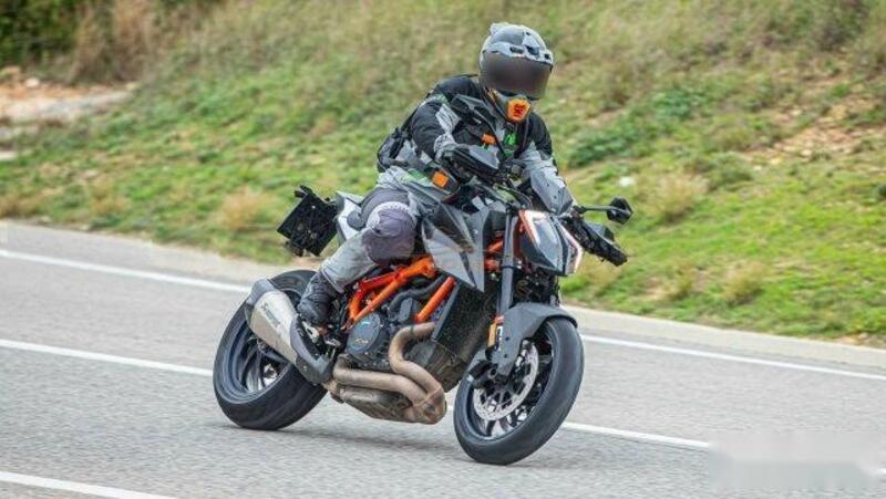 KTM Super Duke 1290RR, spuntano le foto