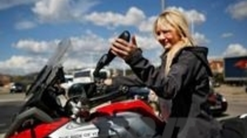 La bella Stephanie: da Barcellona a Firenze con la Bmw R1200GS