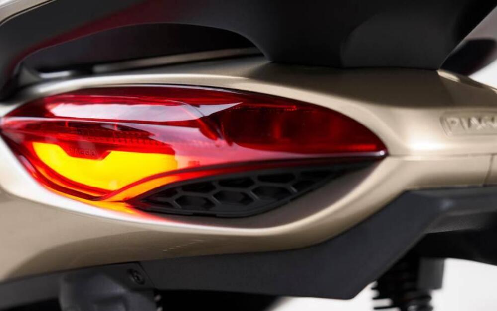 Piaggio Beverly 300 ABS-ASR (2021 - 25) (8)