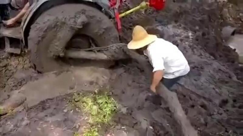 Quando le ruote girano a vuoto nel fango, Pu&ograve; arrivare un soccorso speciale [video]