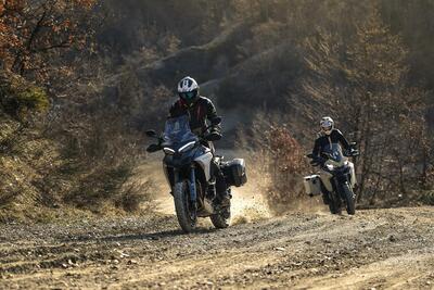 Ducati Multistrada V4 vs 1260 Enduro. TEST completo strada, offroad e pista!