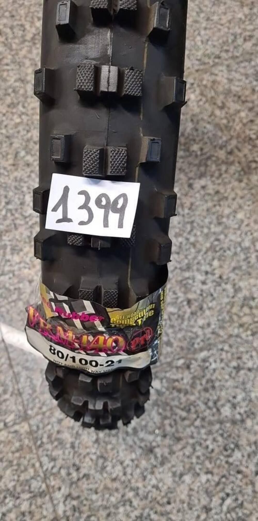 PNEUMATICO 80/100-21 VRM140 PRO 51M Vee Rubber (2)