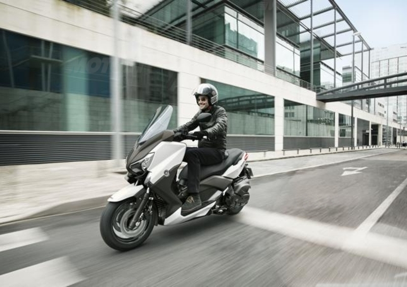 Yamaha X-Max 400, da maggio a 5.990 &euro;