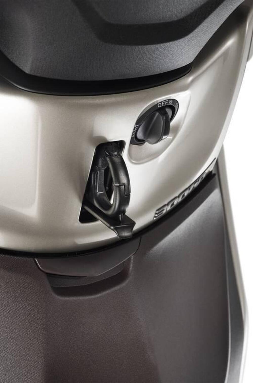 Piaggio Beverly 400 ABS-ASR (2021 - 24) (2)