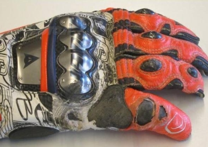 Bradl: "Tante grazie Dainese!"