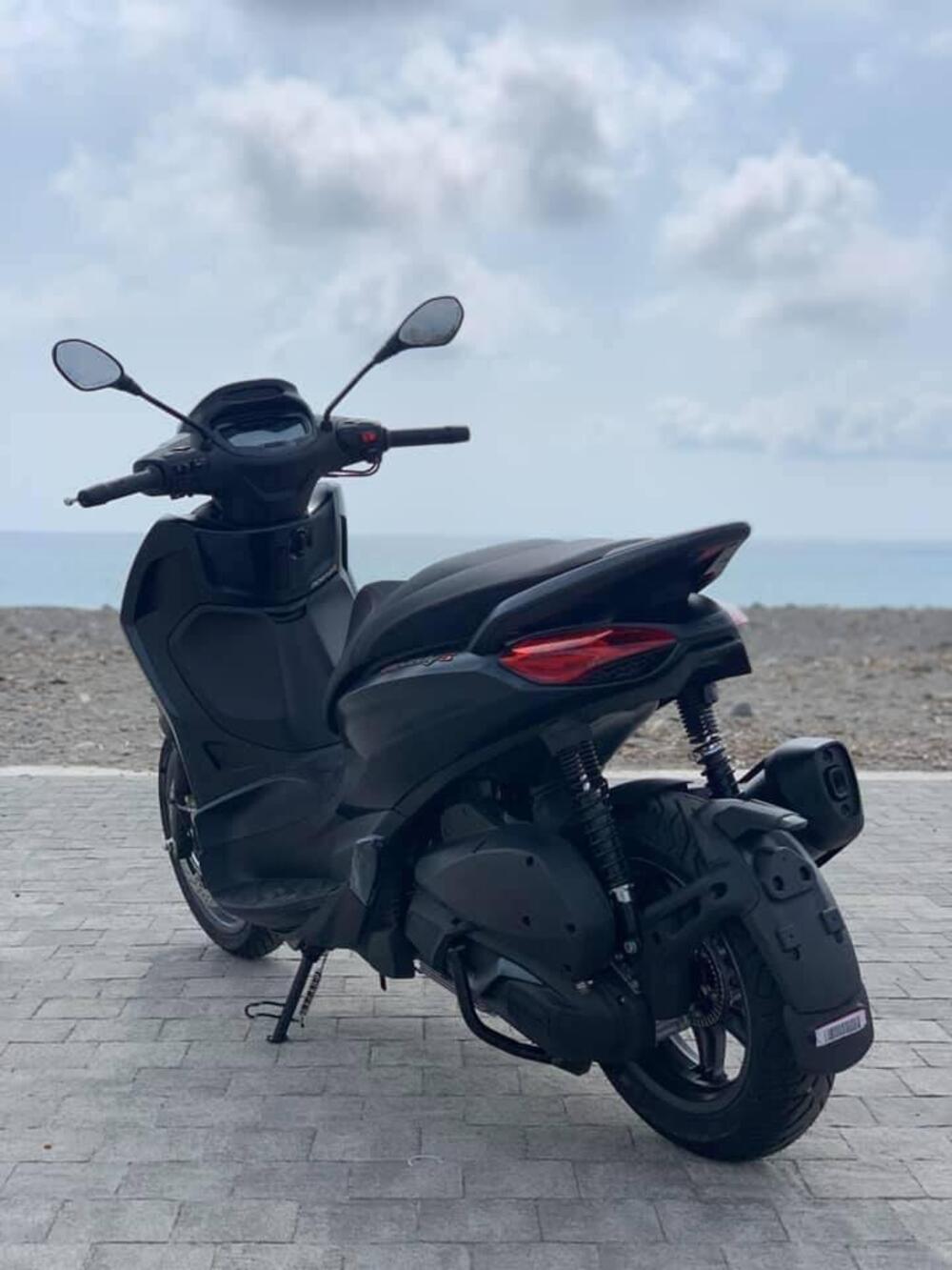 Piaggio Beverly 300 Hpe (2021) (2)