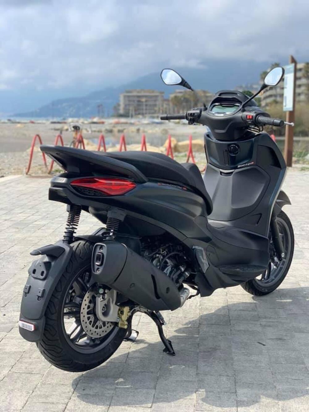 Piaggio Beverly 300 Hpe (2021) (4)