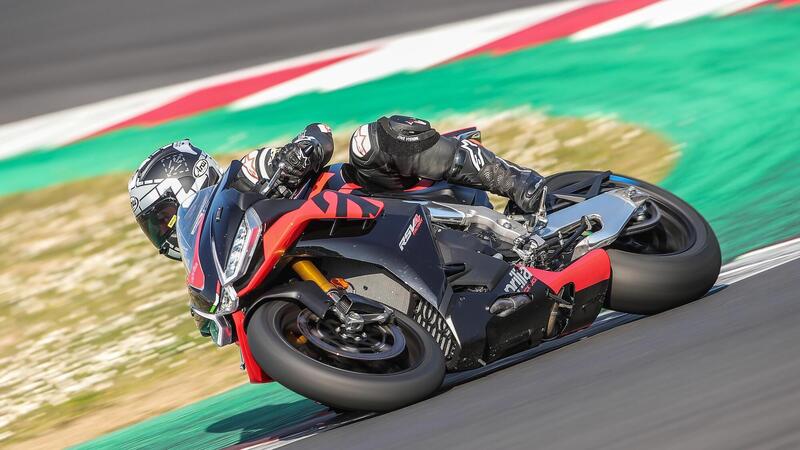 Aprilia RSV4 Factory 2021 TEST: la belva addomesticata 