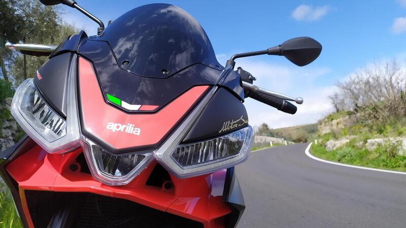 In fuga con l&#039;Aprilia Tuono 660