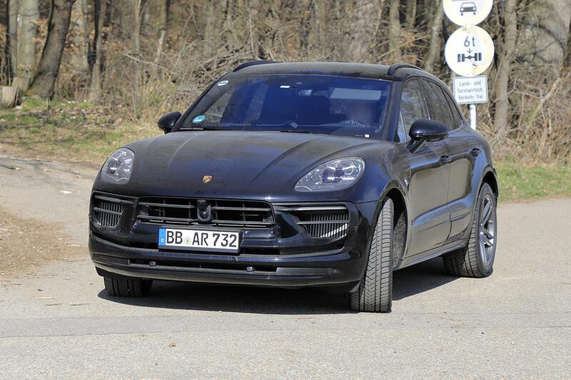 Porsche Macan restyling, le foto spia