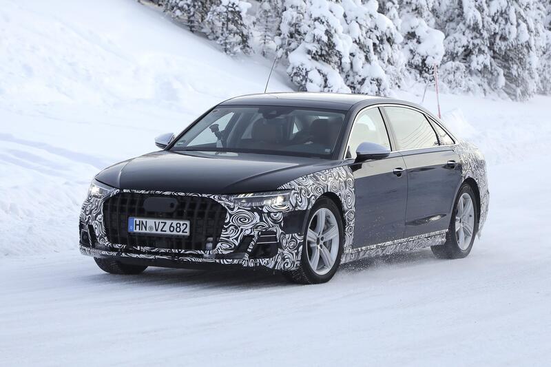 Audi A8 restyling, le foto spia della versione a passo lungo