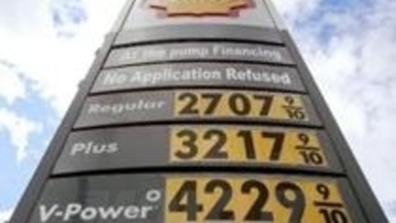 In Italia la benzina costa di pi&ugrave;  