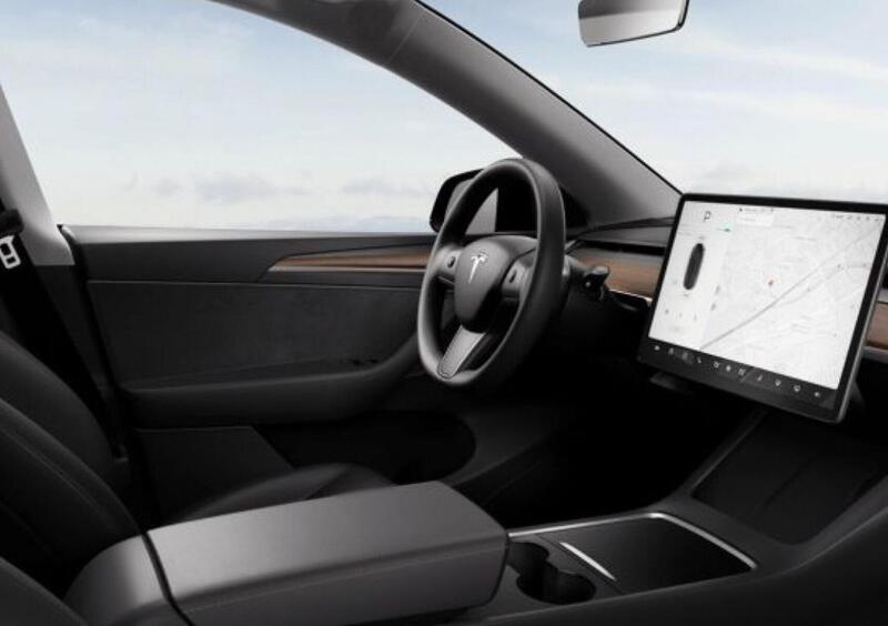 Tesla Model Y (2021-->>) (28)