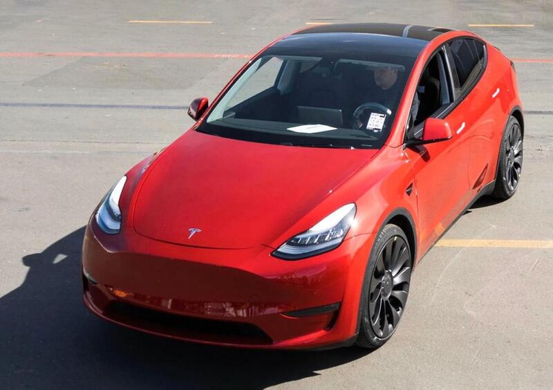 Tesla Model Y (2021-->>) (22)