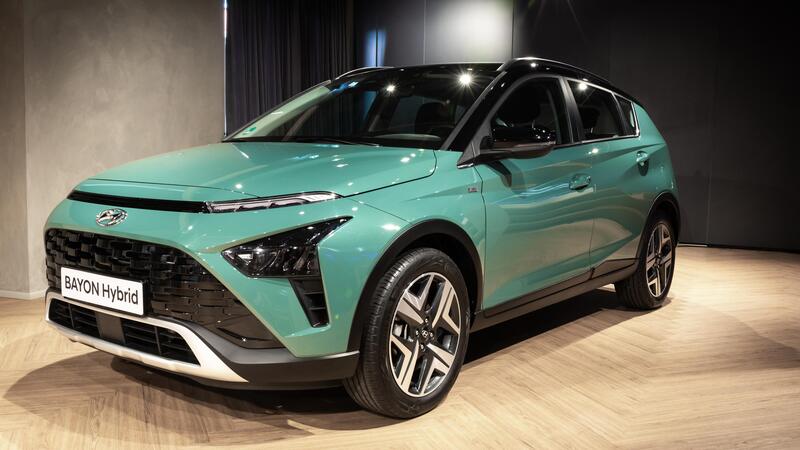 E&#039; arrivato in Italia il nuovo piccolo SUV Hyundai, Bayon: costa meno di Kona [video]