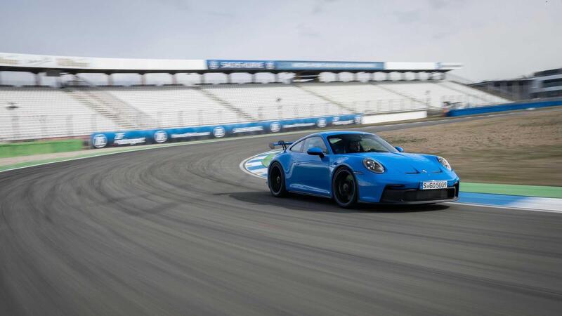 Nuova Porsche 911 GT3, 5.000 Km sul Circuito di Nard&ograve; sempre a 300Km/h