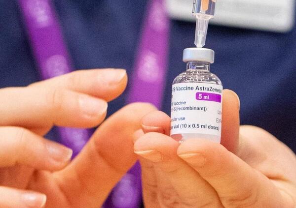 Lombardia, cronaca di un pomeriggio in coda per il vaccino raccontata da una 75enne