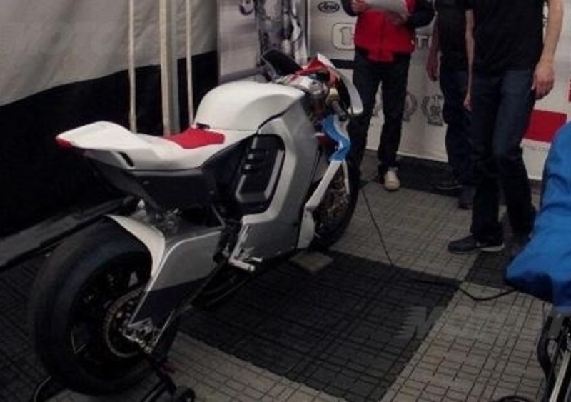 TT Zero: prima immagine per la MotoCzysz E1pc 2013