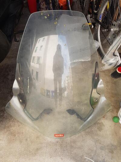 vendo parabrezza usato Aprilia