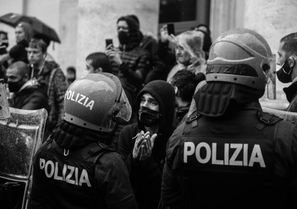 Cronaca di un pomeriggio di caos a Roma (foto e video esclusivi)