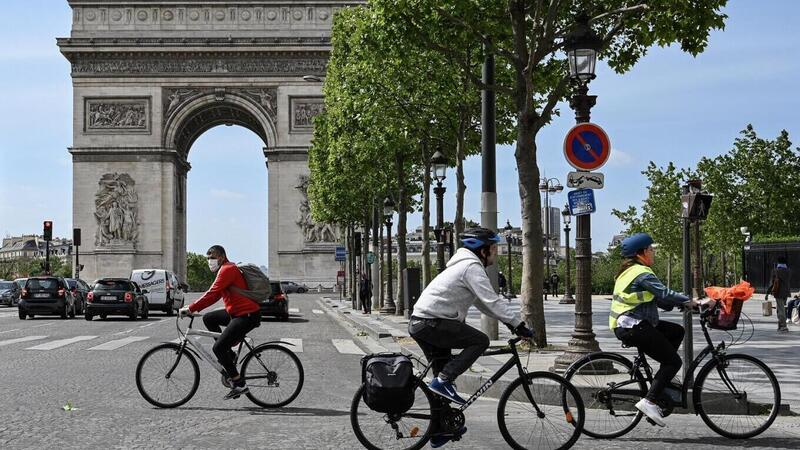 Francia, buono da 2.500&euro; per l&rsquo;acquisto di una e-bike a chi rottama l&#039;auto