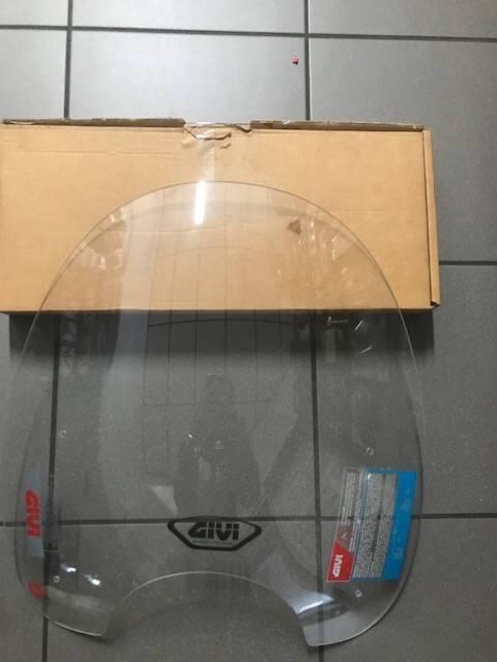 cupolino universale custom GIVI con attacchi