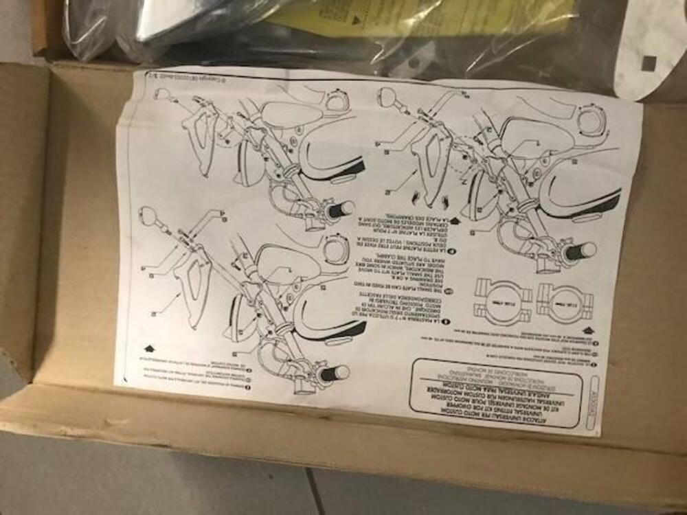 cupolino universale custom GIVI con attacchi (3)