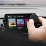 Spotify, che fai? La piattaforma di musica lancia un nuovo dispositivo per auto… totalmente inutile