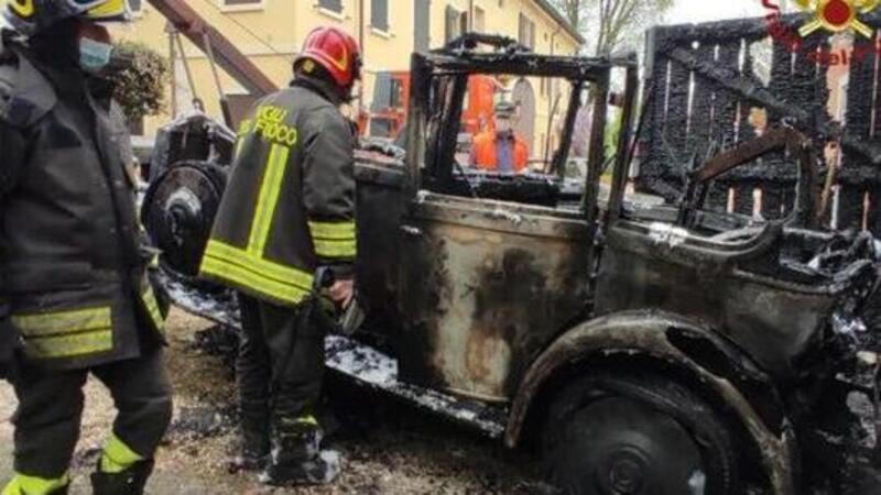 Modena, garage in fiamme: distrutte tre preziose auto d&rsquo;epoca