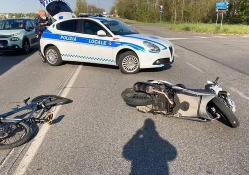 Piacenza: maxi-scooter contro bici. Ciclista in ospedale  dopo lo schianto