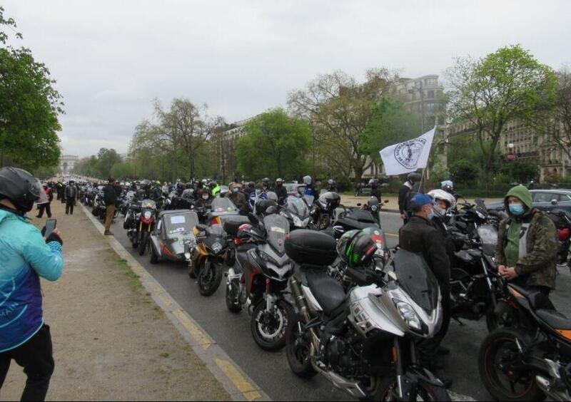 I motociclisti francesi non vogliono la revisione periodica per le moto