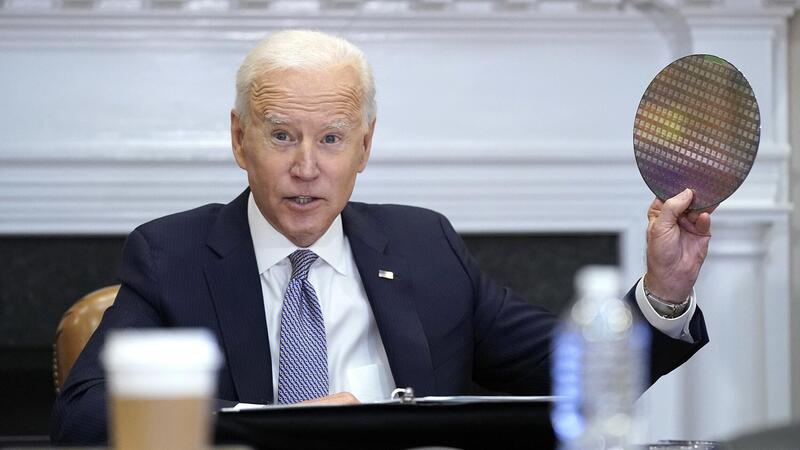 Biden incontra i grandi Ceo automotive per la crisi dei chip 