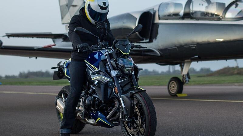 BMW F 900 R Force: serie limitata dedicata all&#039;aviazione