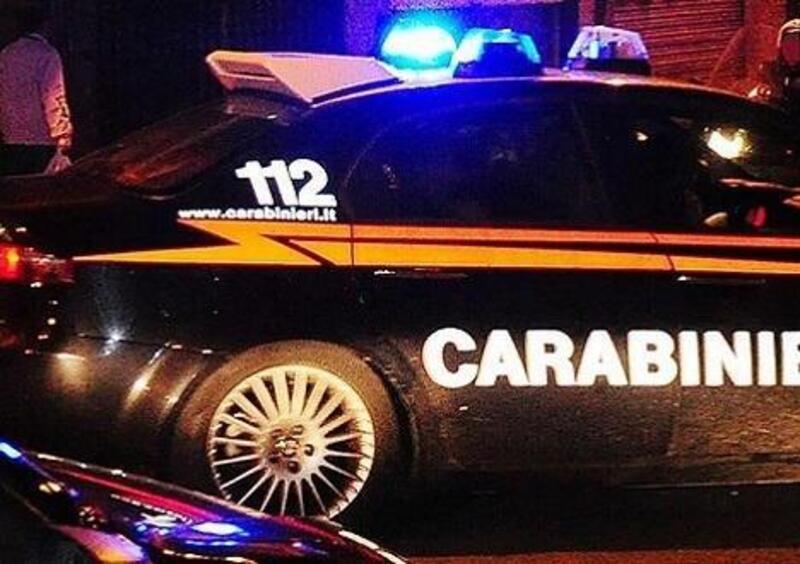 Vicenza: presta soccorso con la Mazda Mx5, ma gliela rubano, si schiantano e l&#039;auto finisce bruciata