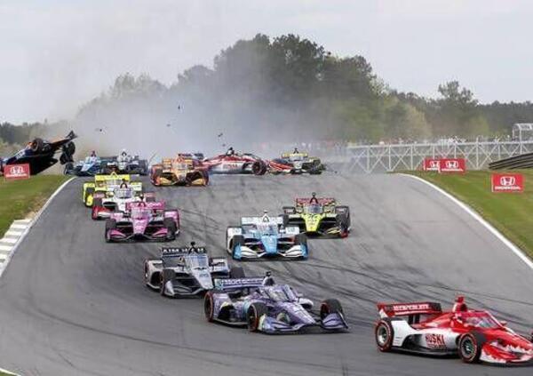 IndyCar Series, tremendo incidente nella gara d&#039;esordio [VIDEO]