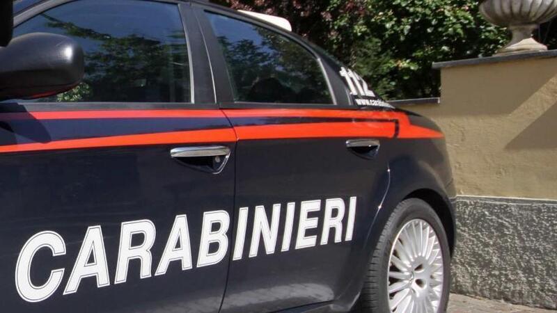 Sorrento, paga 200 euro per incendiare due scooter